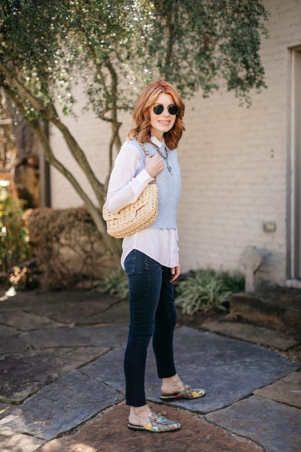 Dallas blogger carrying Caterina Bertini raffia bag | bring back the sweater vest fashion