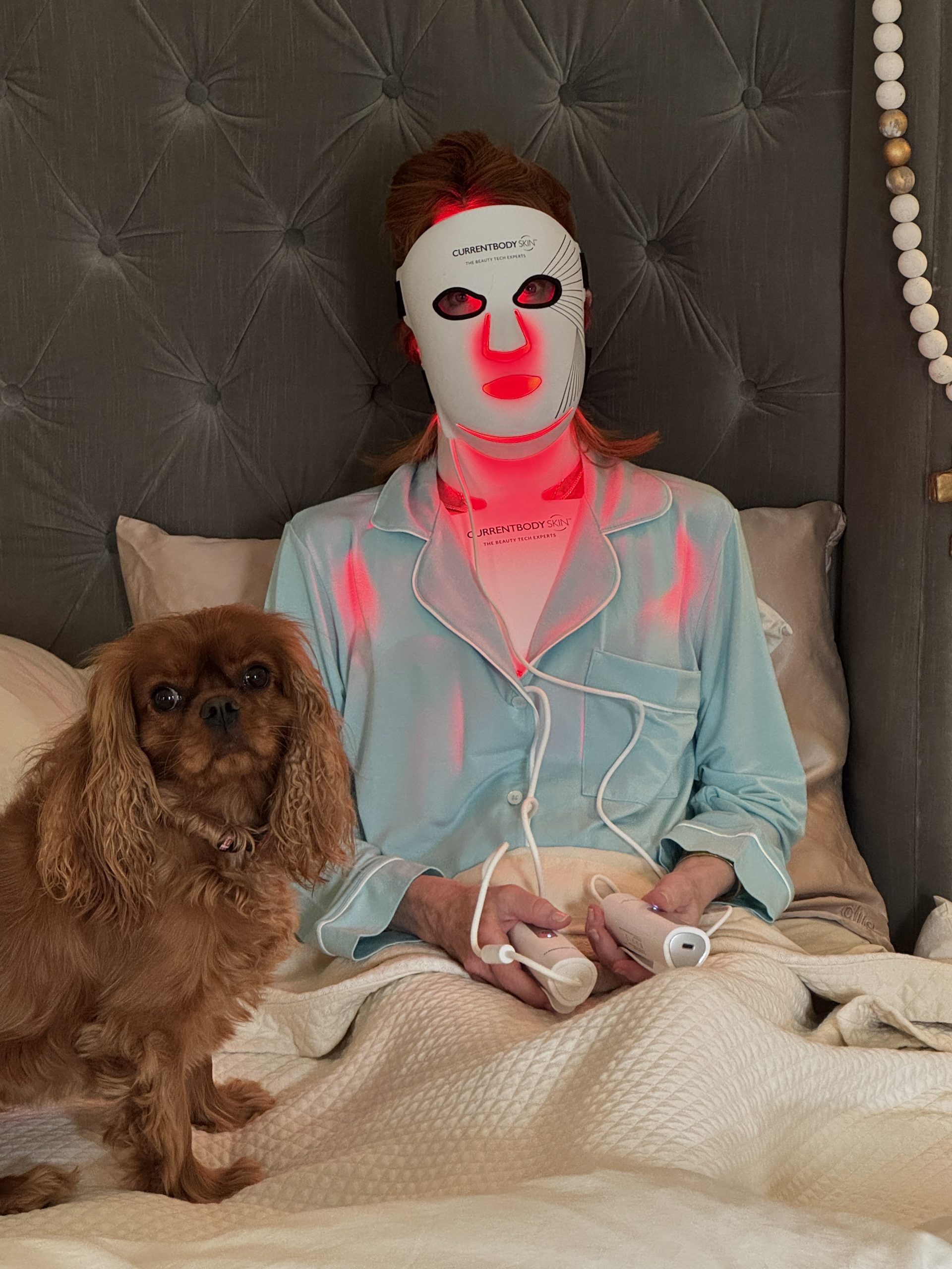 My REVIEW OF THE CURRENTBODY SKIN LED NECK & DÉCOLLETAGE MASK (SERIES 2)